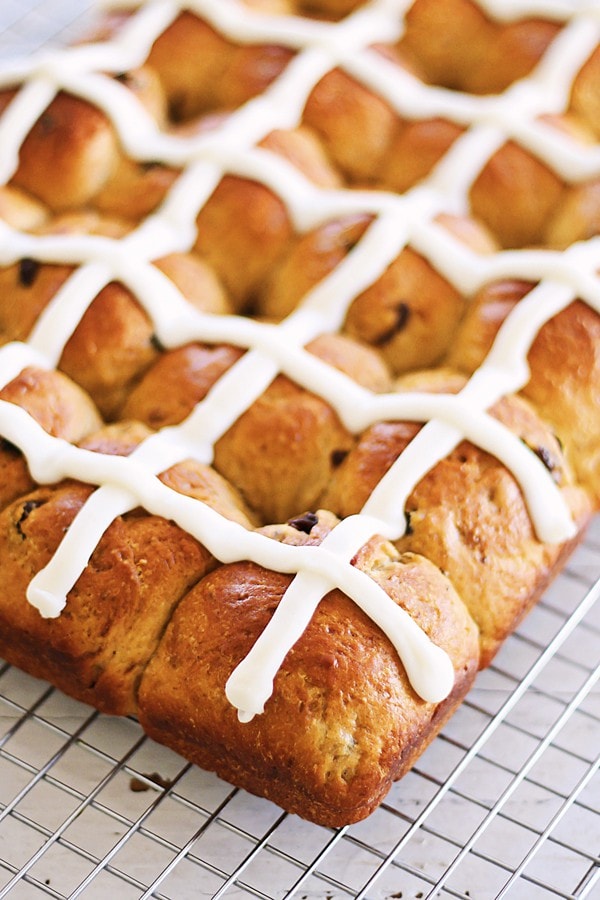 Easy and delicious hot cross buns spiced with cinnamon and made with dried fruits.