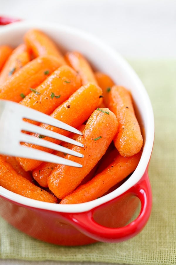Easy and quick roasted baby carrots with sweet maple-butter.