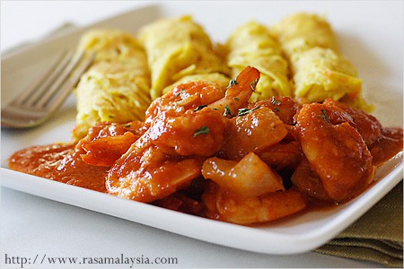 Roti Jala with Sambal Udang (Prawn Sambal)